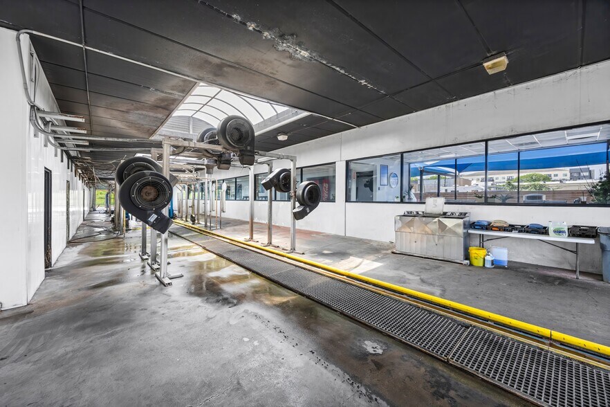 More Photos Of 506 Highway 6 S, Houston Carwash For Sale