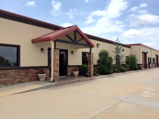More Photos Of 3560 Macdonnell Dr, Norman Light Distribution For Lease