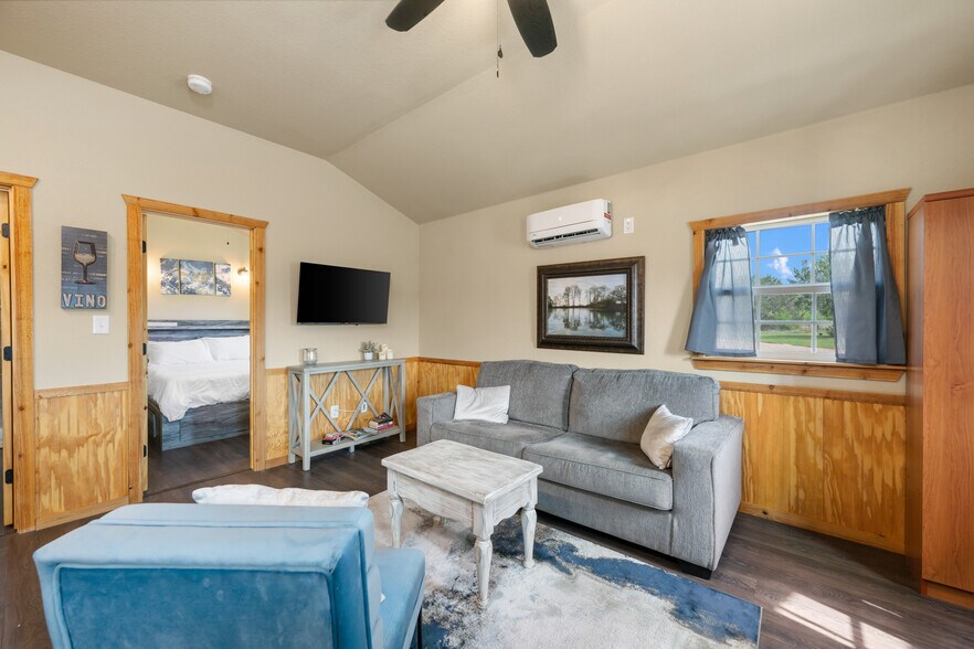 More Photos Of 212 Co 413 rd, Spicewood Hotel For Sale