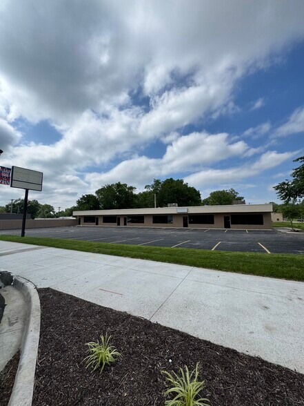 Primary Photo Of 508-514 Main St, Grandview Bar For Lease