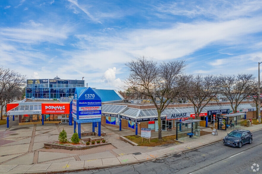 More Photos Of 1370 Dundas St E, Mississauga Medical For Lease