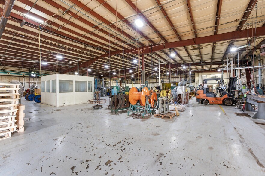 More Photos Of 7 First St, Palmer Warehouse For Lease