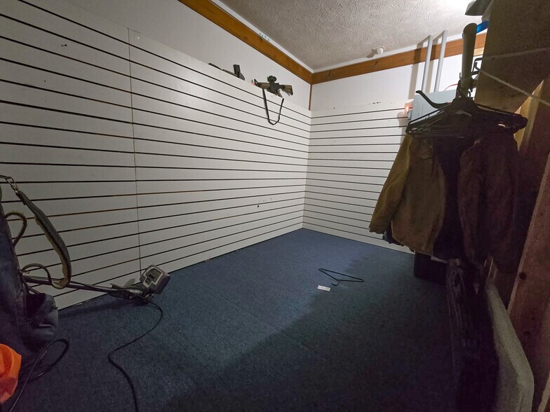 More Photos Of 398 S Main St, Hartville General Retail For Sale