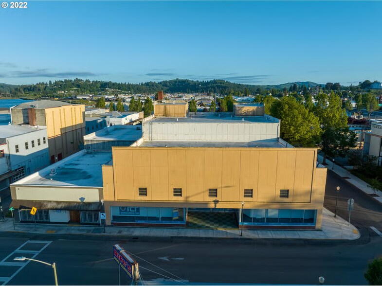 More Photos Of 181 Anderson Ave, Coos Bay Department Store For Sale