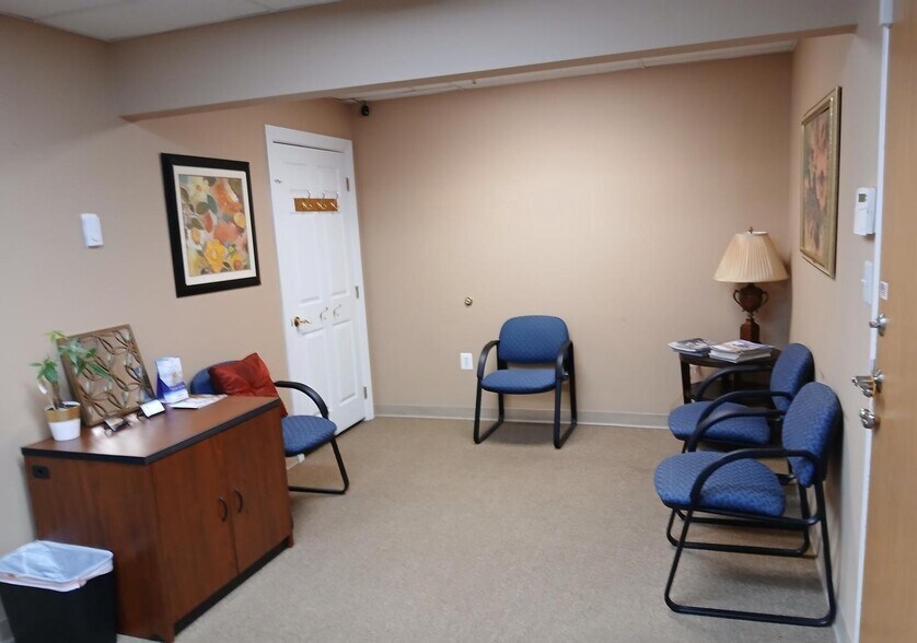 More Photos Of 21495 Ridgetop Cir, Sterling Medical For Sale