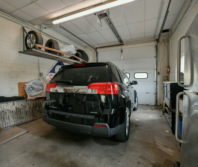 More Photos Of 438-440 Main St, East Hartford Auto Repair For Sale