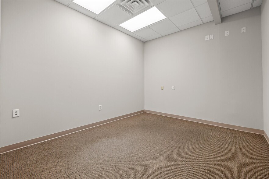 More Photos Of 7446 Shallowford Rd, Chattanooga Medical For Lease