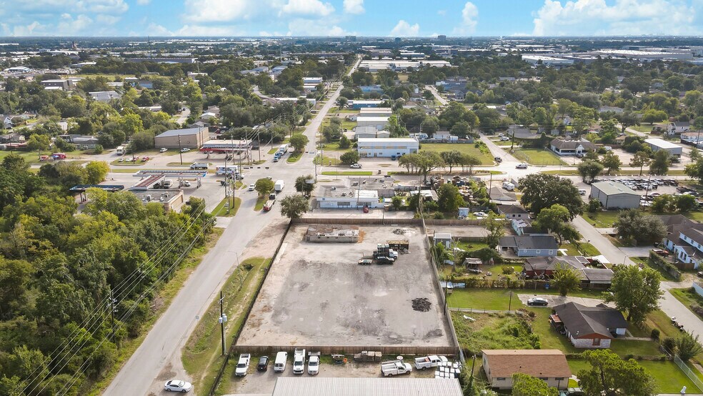 More Photos Of 10215 Tanner Rd, Houston Industrial For Lease