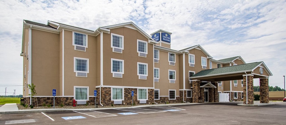 Primary Photo Of 1720 N Main St, Orrville Hotel For Sale