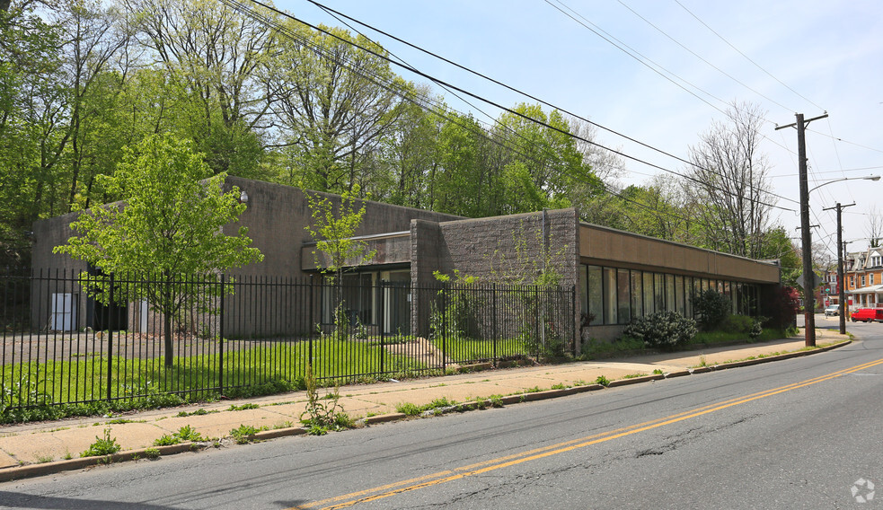 Primary Photo Of 5378 Belfield Ave, Philadelphia Showroom For Lease