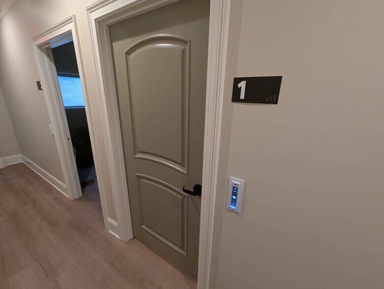 More Photos Of 712 Oak St, Gainesville Coworking Space