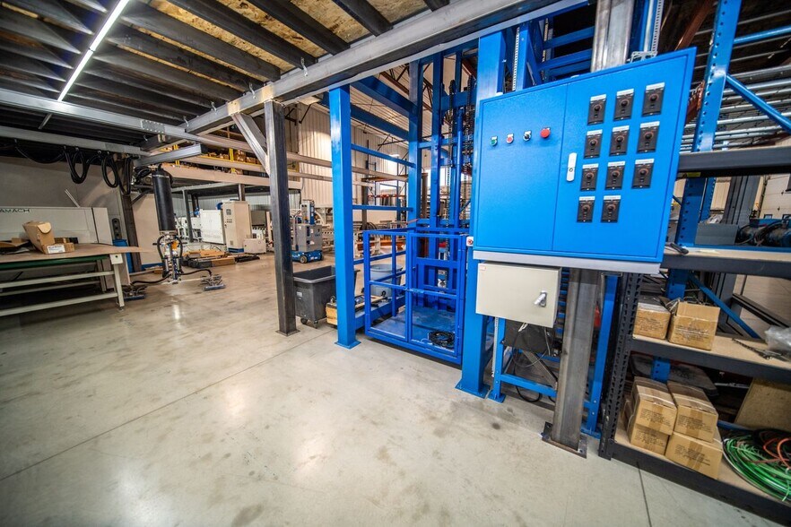More Photos Of 1820 14th St NW, Rochester Flex For Lease