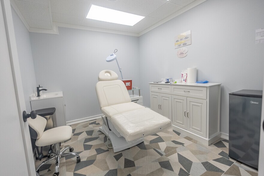 More Photos Of 15645 Farmington Rd, Livonia Medical For Lease