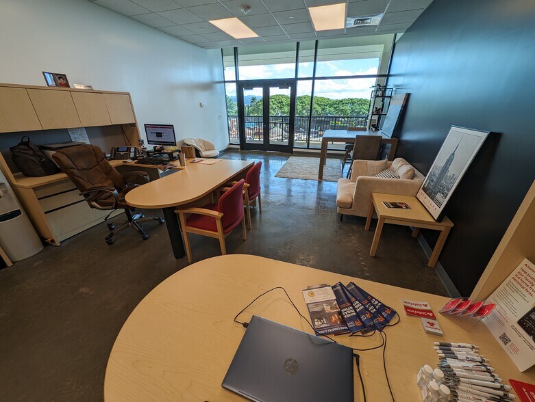 More Photos Of 94-1042 Ka Uka Blvd, Waipahu Storefront Retail Office For Lease