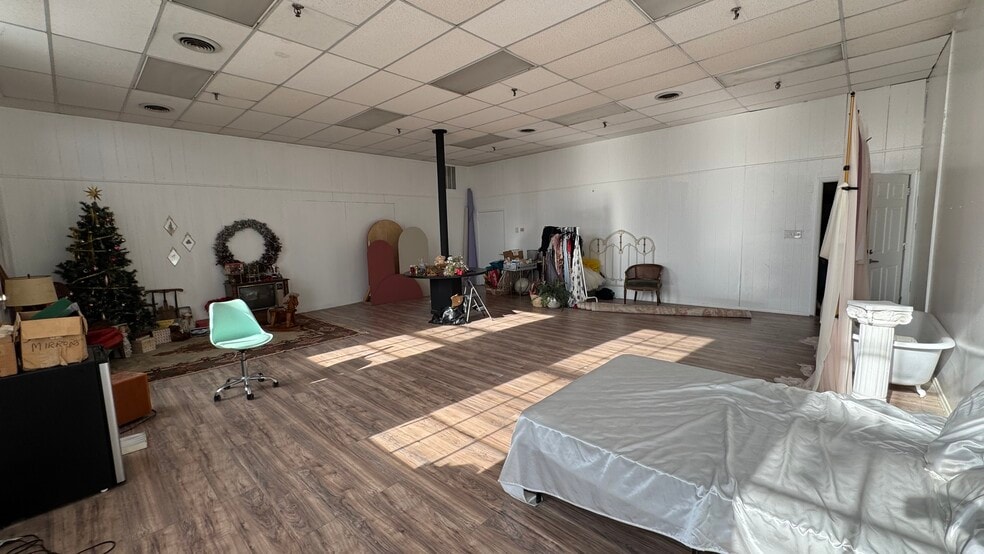 More Photos Of 240 S Main St, Nazareth Flex For Lease