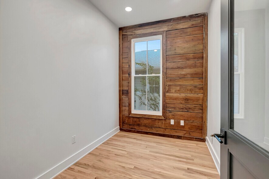More Photos Of 2111 Cleveland St, Tampa Office For Sale