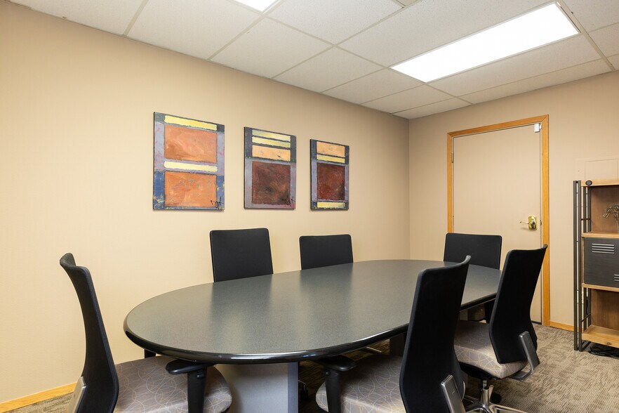 More Photos Of 8804 Roosevelt Way NE, Seattle Office For Sale