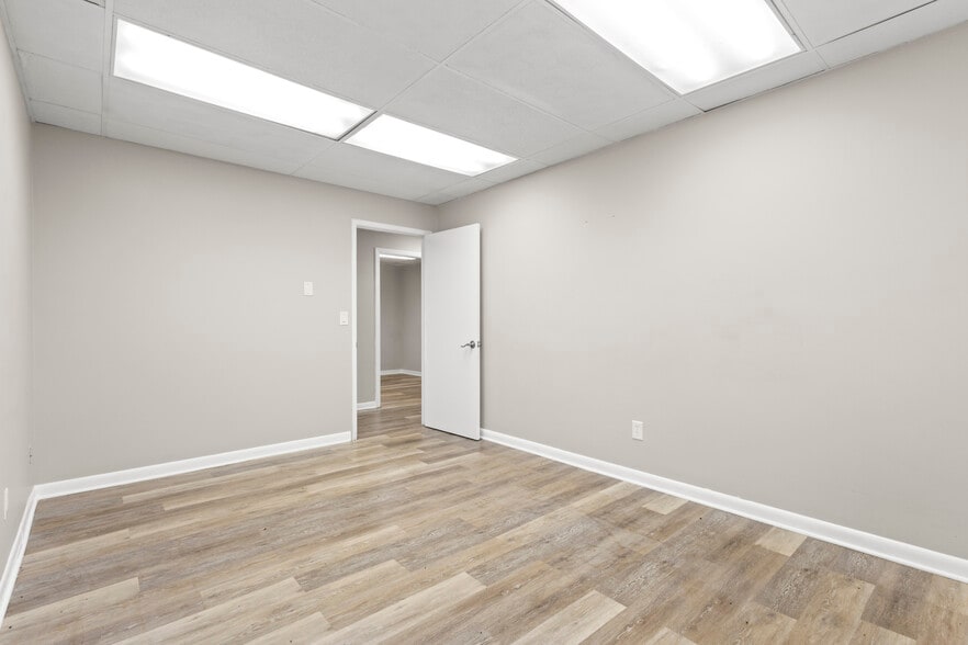 More Photos Of 404 Smithfield Ave, Pawtucket Office For Sale