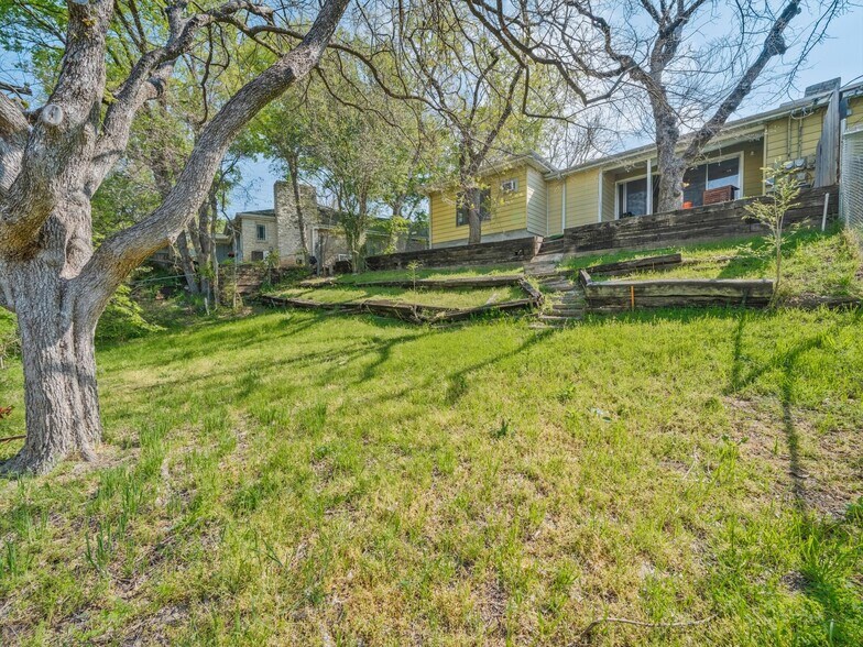 More Photos Of 2326 Hartford Rd, Austin Apartments For Sale