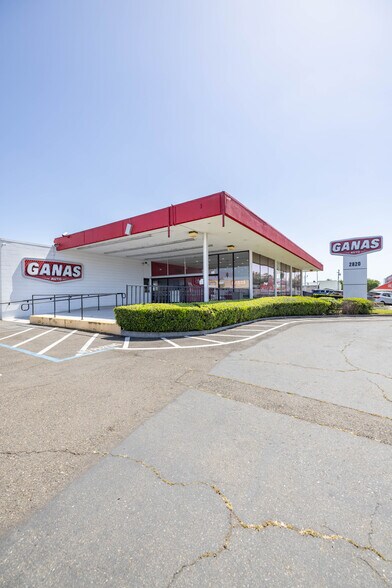 Primary Photo Of 2820 Fulton Ave, Sacramento Auto Dealership For Lease