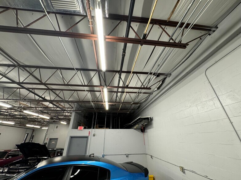 More Photos Of 921 SE 15th Ave, Cape Coral Industrial For Sale