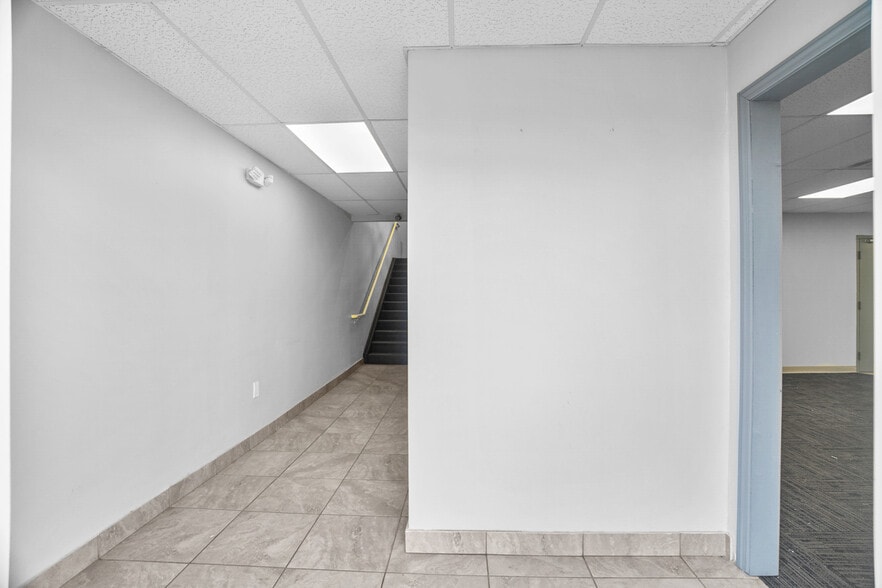 More Photos Of 8200-8358 NW 30th Ter, Doral Warehouse For Lease