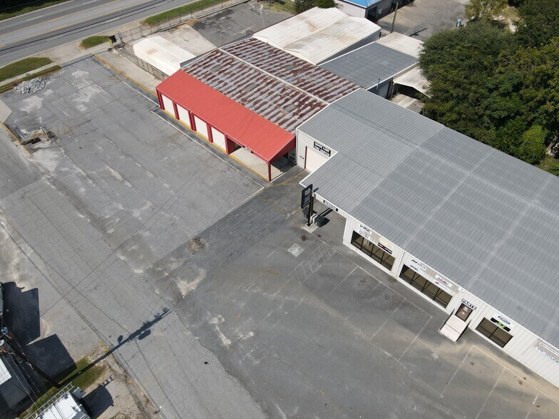 More Photos Of 433 S Main St, Swainsboro Showroom For Sale