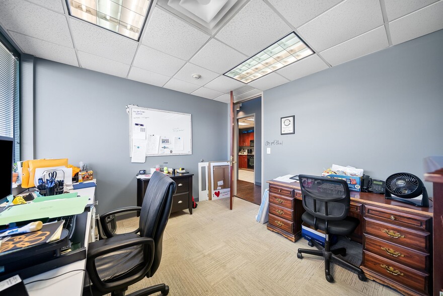 More Photos Of 112 Center Ct, Clarksville Office Residential For Sale