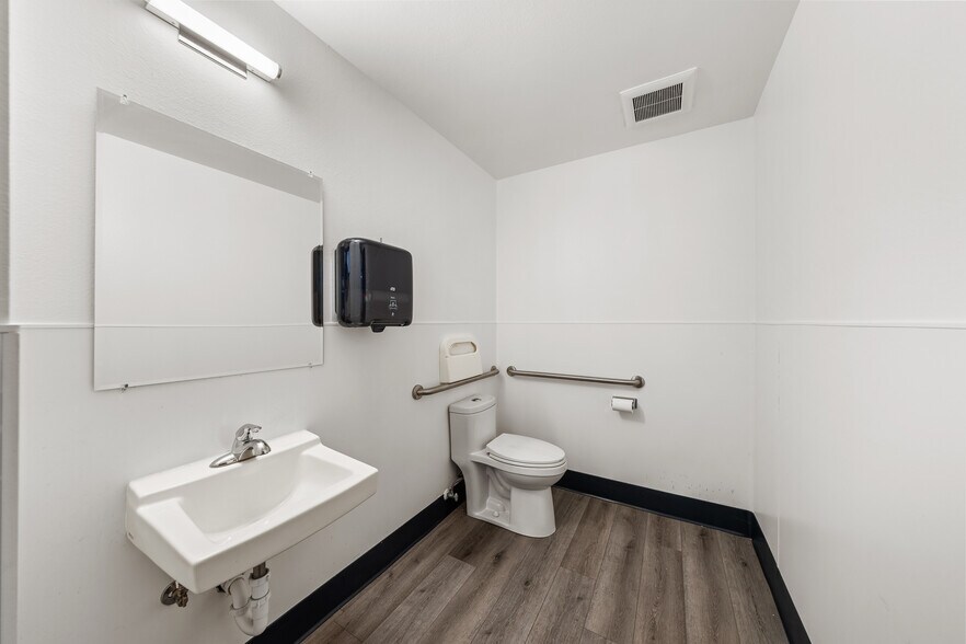 More Photos Of 23282 Peralta Dr, Laguna Hills Warehouse For Sale