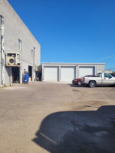 More Photos Of 7323 W Carole Ln, Glendale Light Distribution For Lease