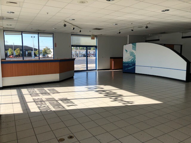 More Photos Of 5324 Dixie Hwy, Louisville Auto Dealership For Sale
