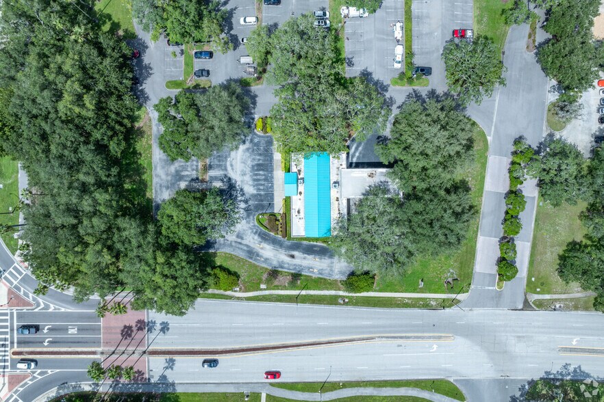 More Photos Of 15302 Amberly Dr, Tampa Bank For Lease