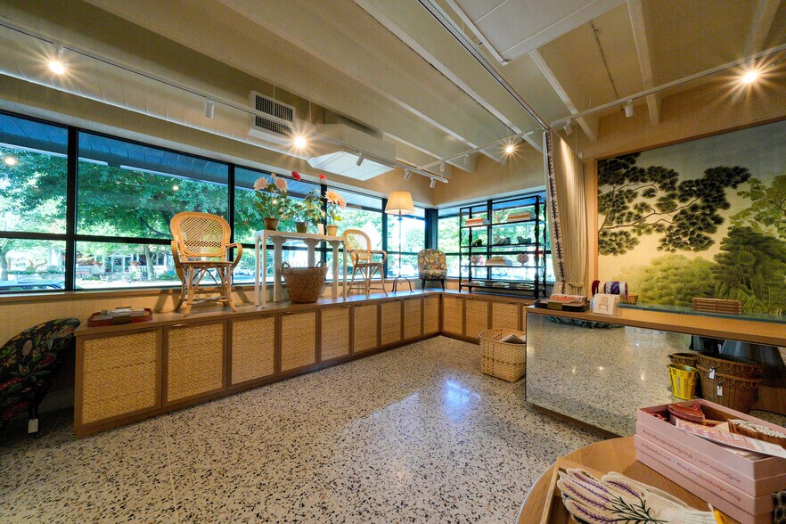 More Photos Of 301 East Blvd, Charlotte Storefront Retail Office For Sale