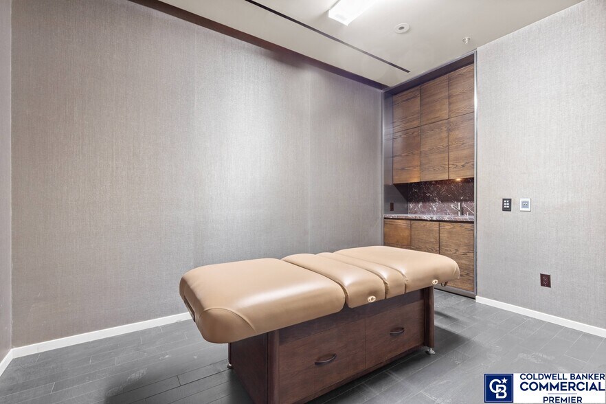 More Photos Of 4381 W Flamingo Rd, Las Vegas Hotel For Lease