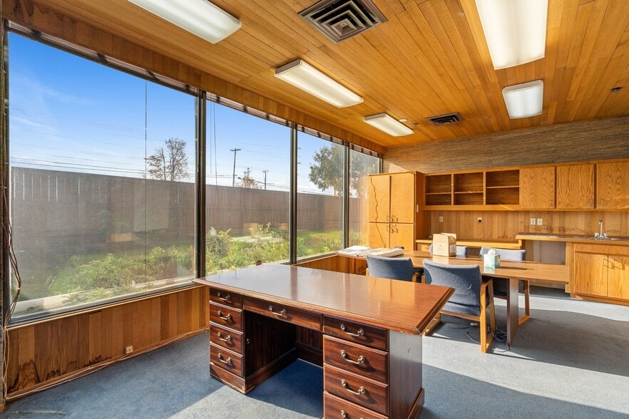 More Photos Of 21615 SW Tualatin Valley Hwy, Beaverton Showroom For Sale