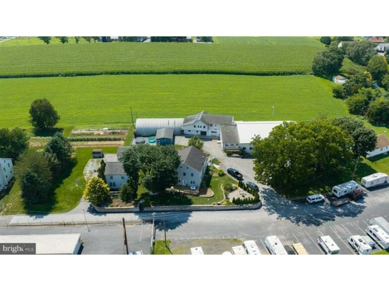 More Photos Of 240 Railroad Ave, Bird In Hand Flex For Sale