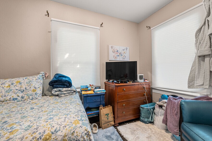 More Photos Of 320 Taylor Rd, Newcastle Specialty For Sale