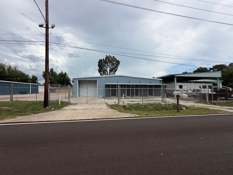 More Photos Of 16410 Lee Rd, Humble Unknown For Lease