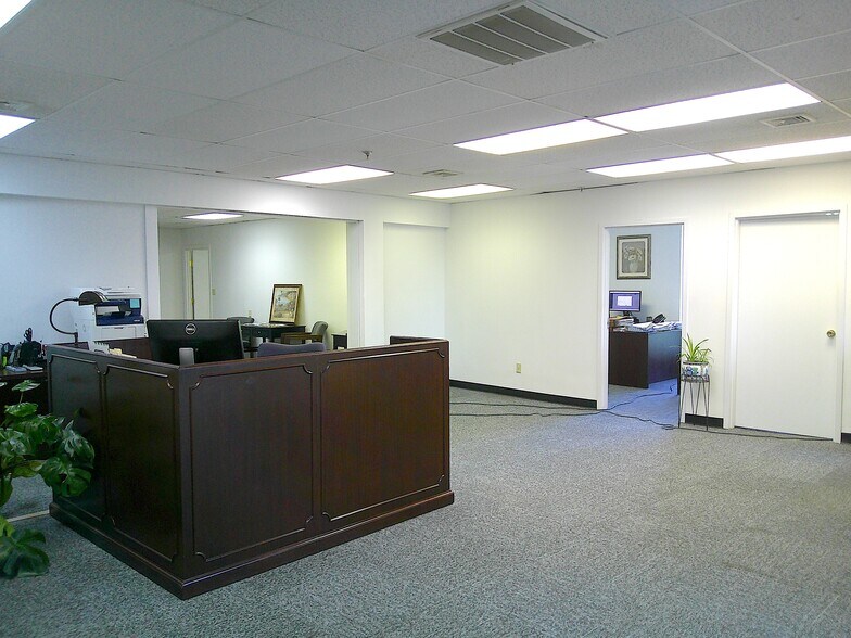 More Photos Of 17 Farmington Ave, Plainville Unknown For Lease