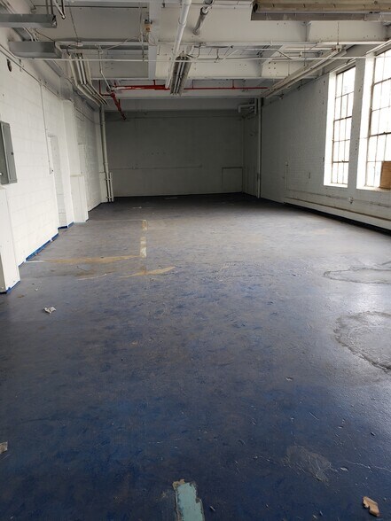 More Photos Of 3065 N Rockwell St, Chicago Industrial For Sale