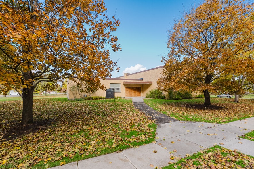More Photos Of 557 Thompson Blvd, Watertown Religious Facility For Sale