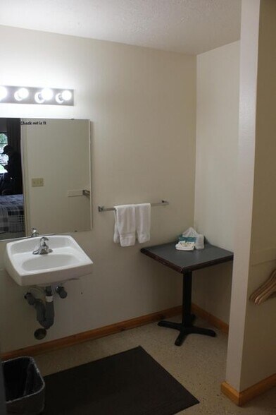 More Photos Of 339 S Highway 89, Circleville Hotel For Sale