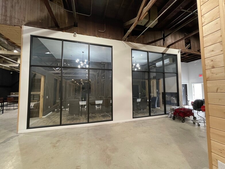 More Photos Of 1701-1721 N Main St, Los Angeles Office For Sale