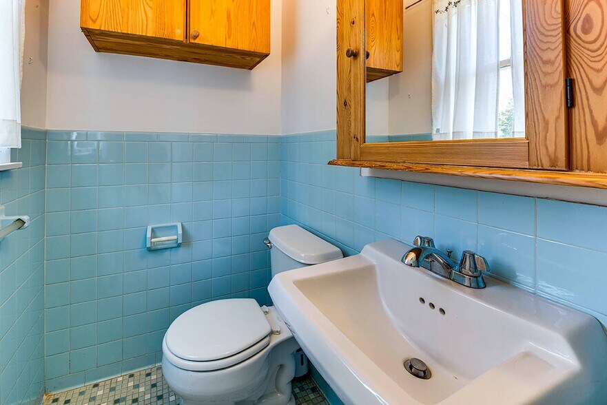 More Photos Of 512 Three Mile Harbor Hog Creek Hwy, East Hampton Loft Creative Space For Lease