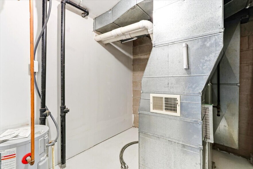 More Photos Of 1910 7th St S, Wisconsin Rapids Office For Sale