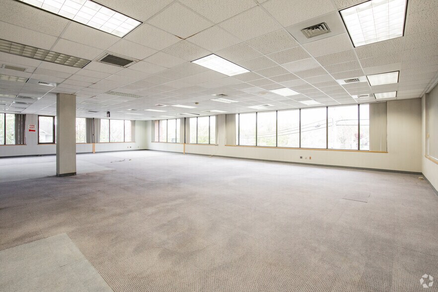 More Photos Of 1400 Youngs Ave, Southold Medical For Lease