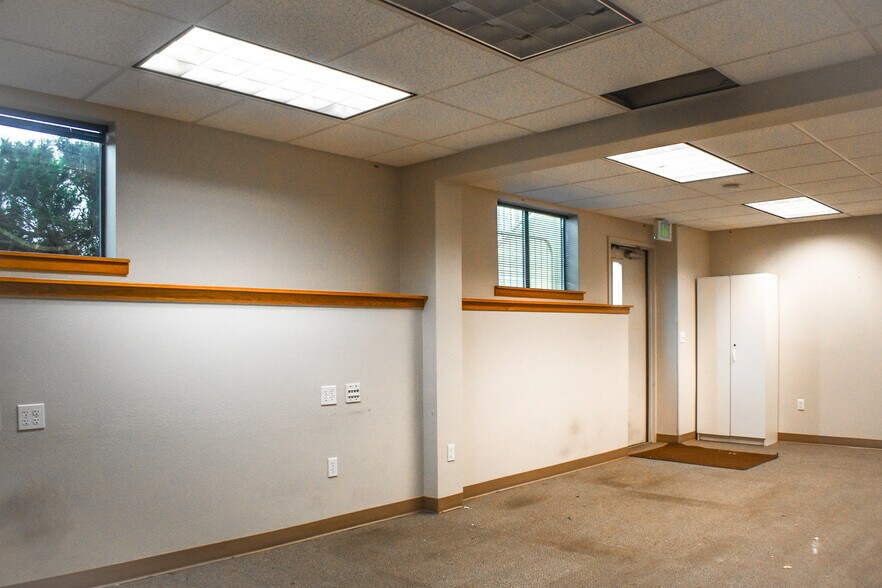 More Photos Of 1110 N Center Pky, Kennewick Office For Lease