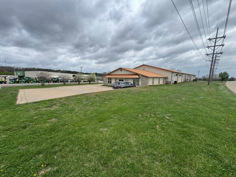 More Photos Of 4630 Flat River Rd, Farmington Research And Development For Lease