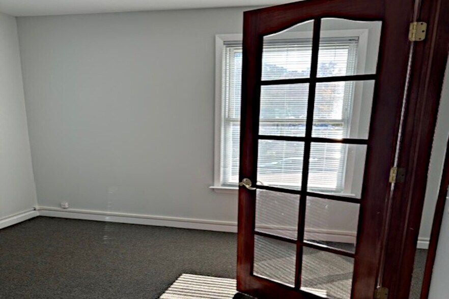 More Photos Of 456 W Jericho Tpke, Huntington Loft Creative Space For Lease