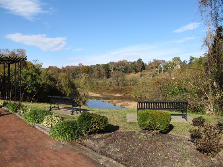 More Photos Of 1101 Sophia St, Fredericksburg Restaurant For Lease
